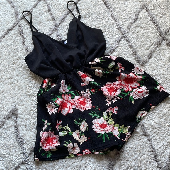 ✨Black and Floral Summer Romper✨ - Picture 1 of 9